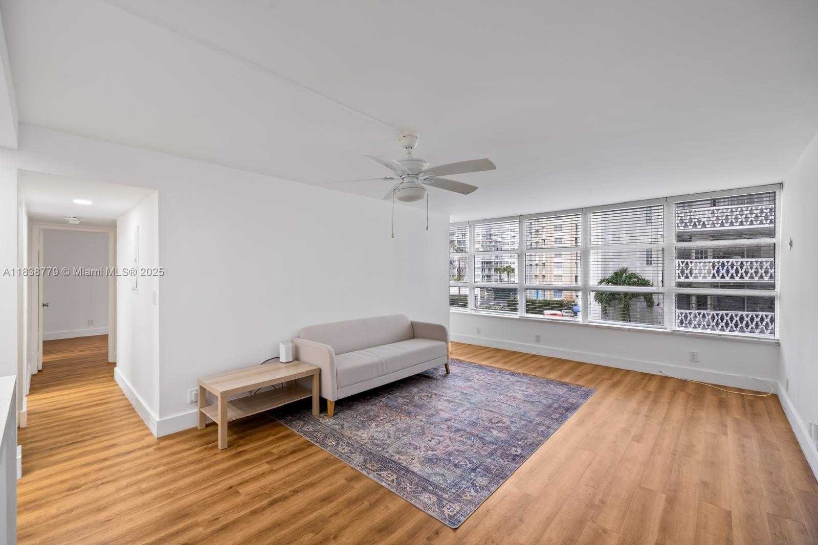 Small Image of 1440 BRICKELL BAY DR #307, Miami Number 9