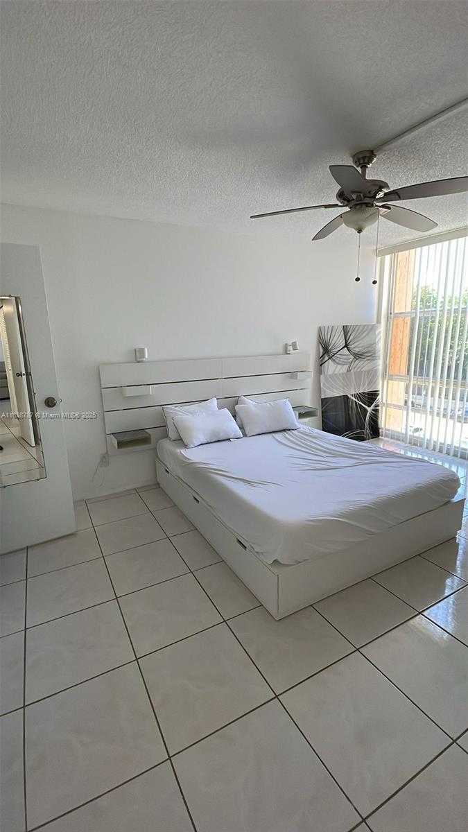 Small Image of 200 172ND ST #420, Sunny Isles Beach Number 3