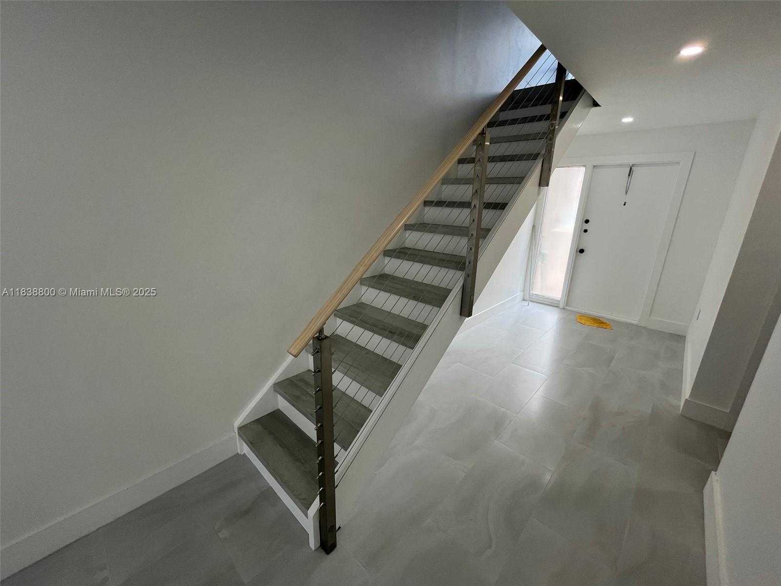Small Image of Miami Number 4