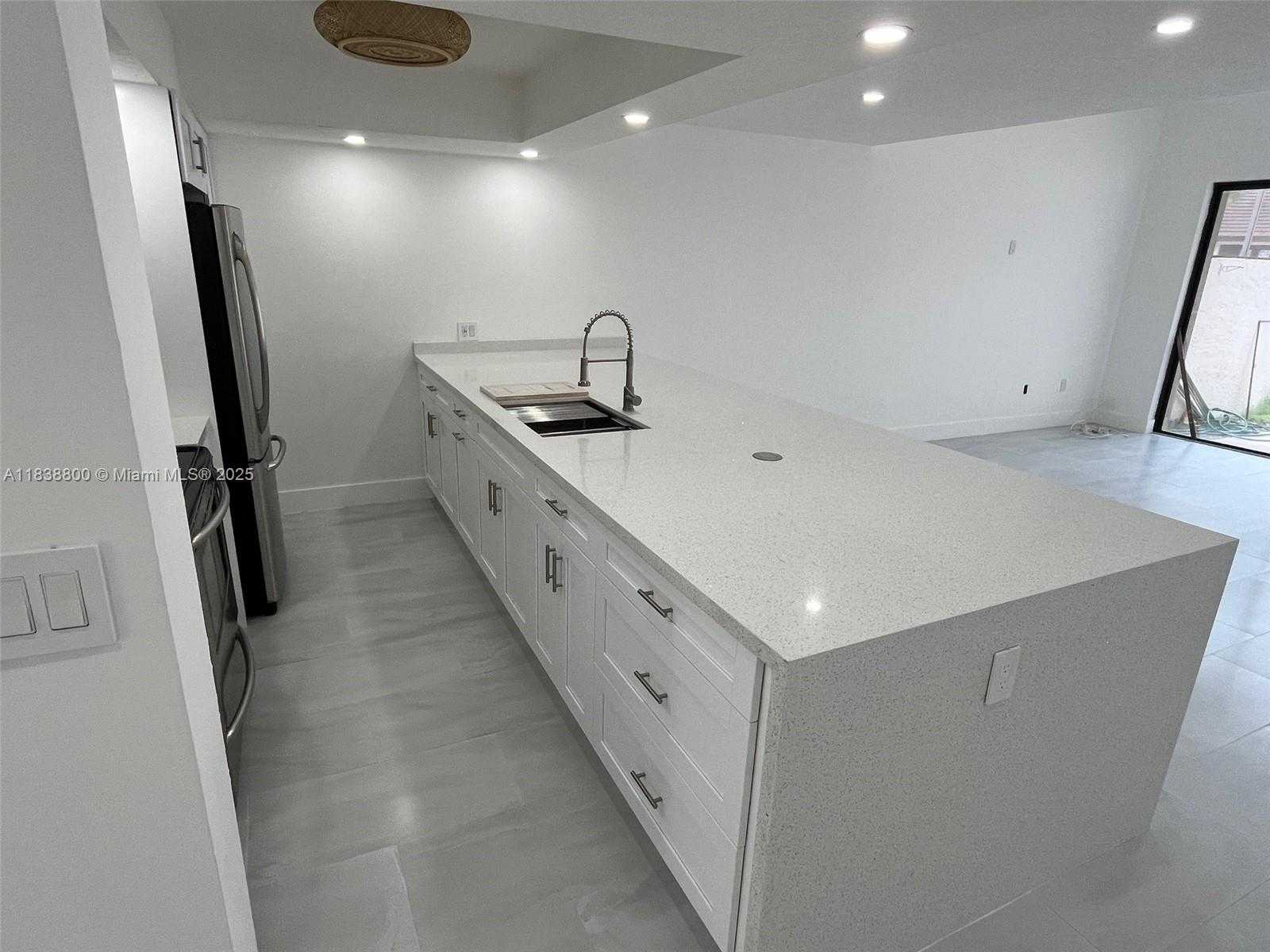 Small Image of Miami Number 6