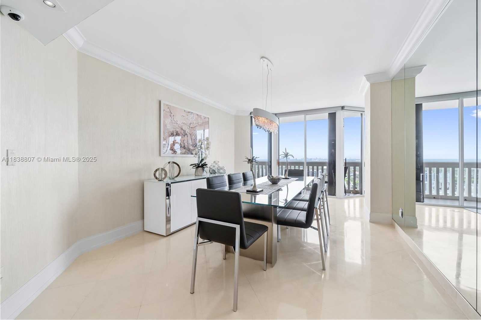 Small Image of 2000 ISLAND BLVD #2409, Aventura Number 11