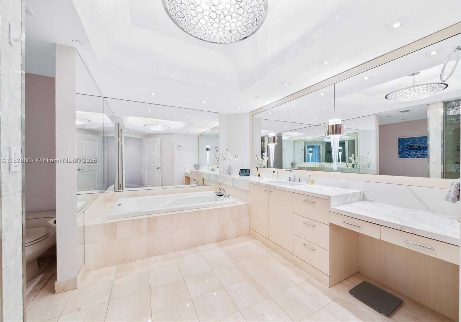 Small Image of 2000 ISLAND BLVD #2409, Aventura Number 14