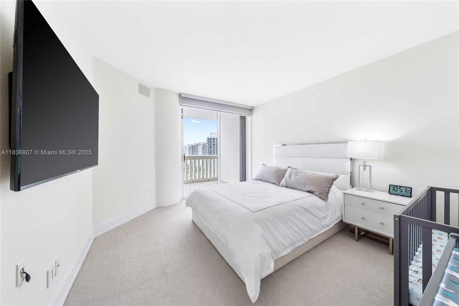 Small Image of 2000 ISLAND BLVD #2409, Aventura Number 18