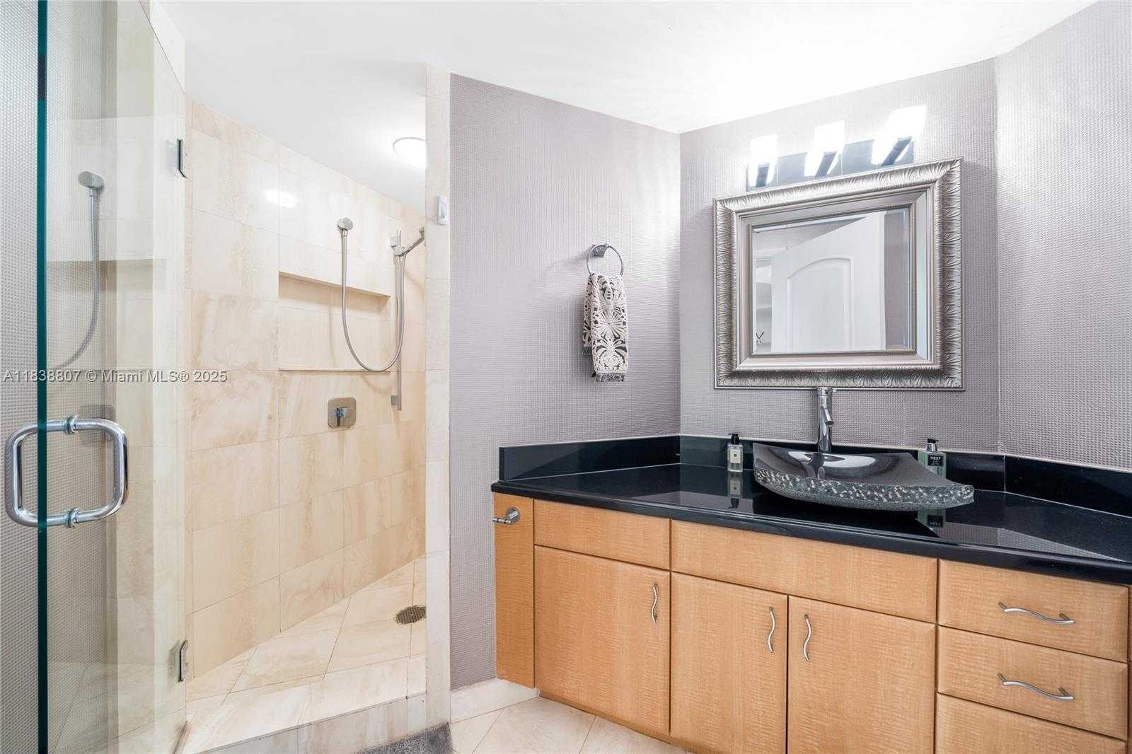 Small Image of 2000 ISLAND BLVD #2409, Aventura Number 19