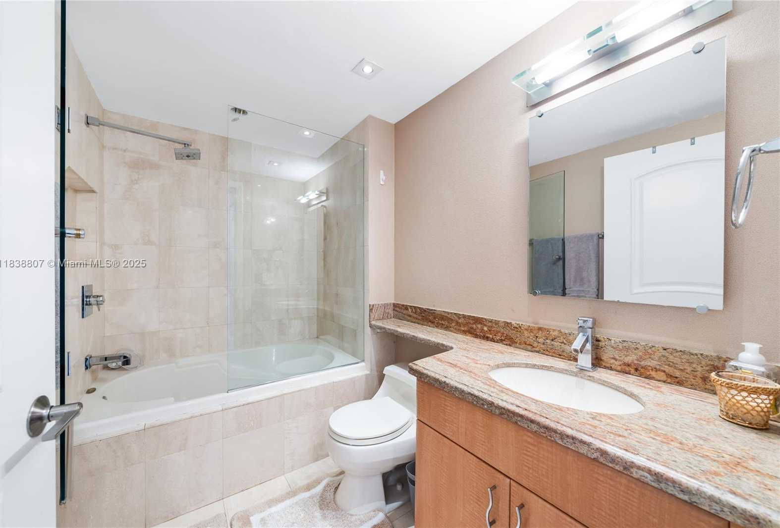 Small Image of 2000 ISLAND BLVD #2409, Aventura Number 20
