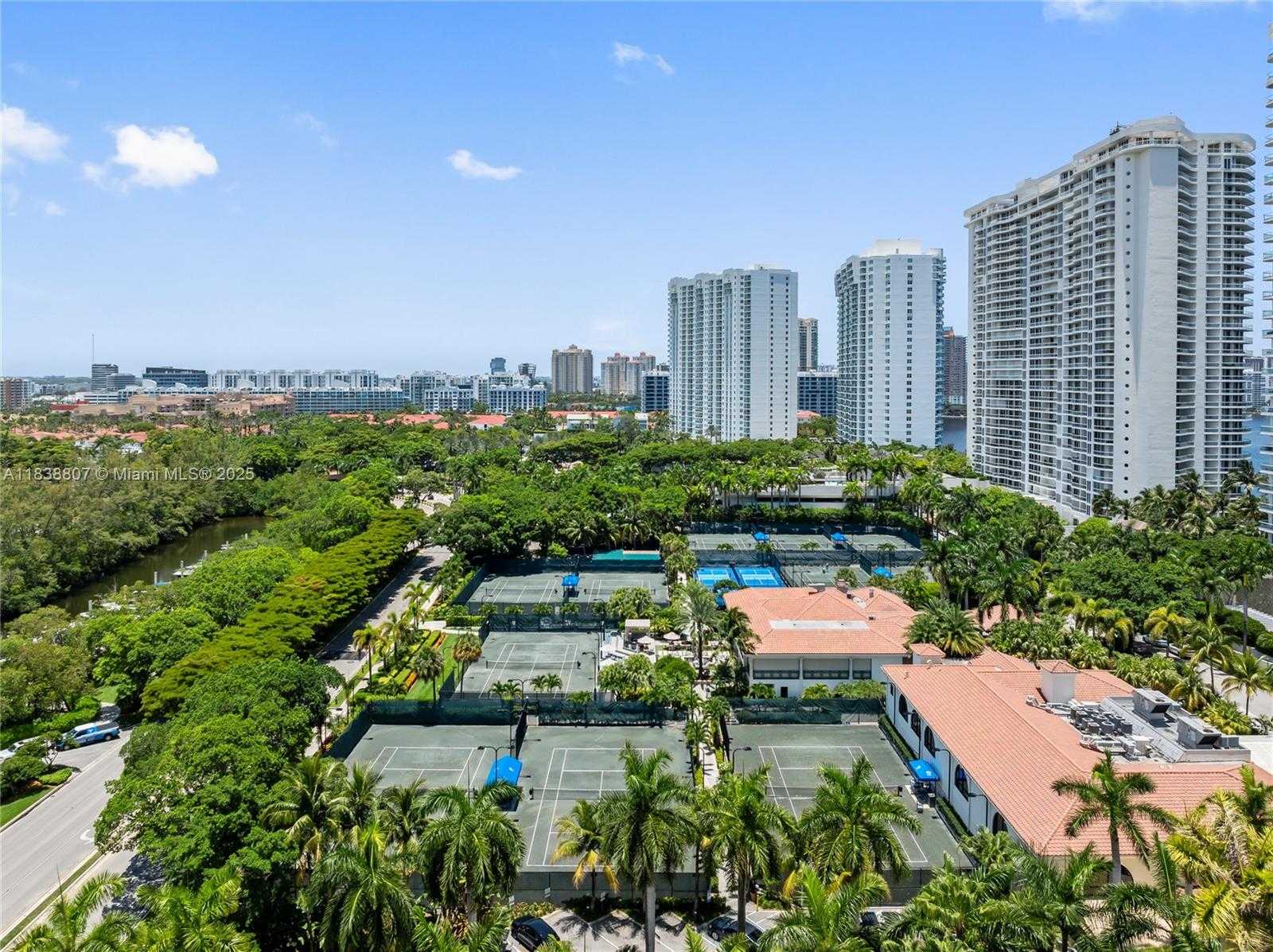 Small Image of 2000 ISLAND BLVD #2409, Aventura Number 26