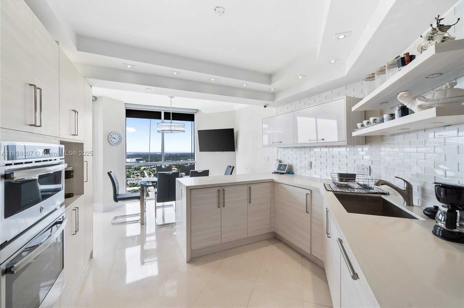 Small Image of 2000 ISLAND BLVD #2409, Aventura Number 7