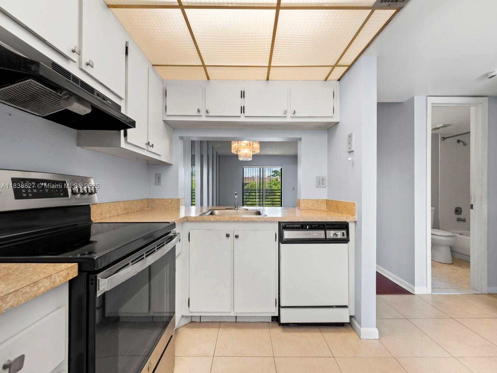 Small Image of 2786 NORTH WEST 104TH AVE #304, Sunrise Number 14
