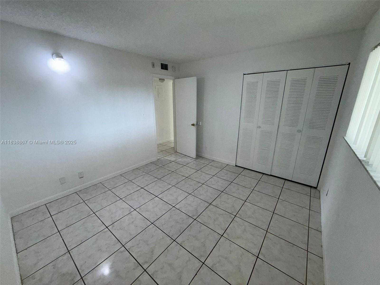 Small Image of 8560 NORTH SHERMAN CIR #105, Miramar Number 10