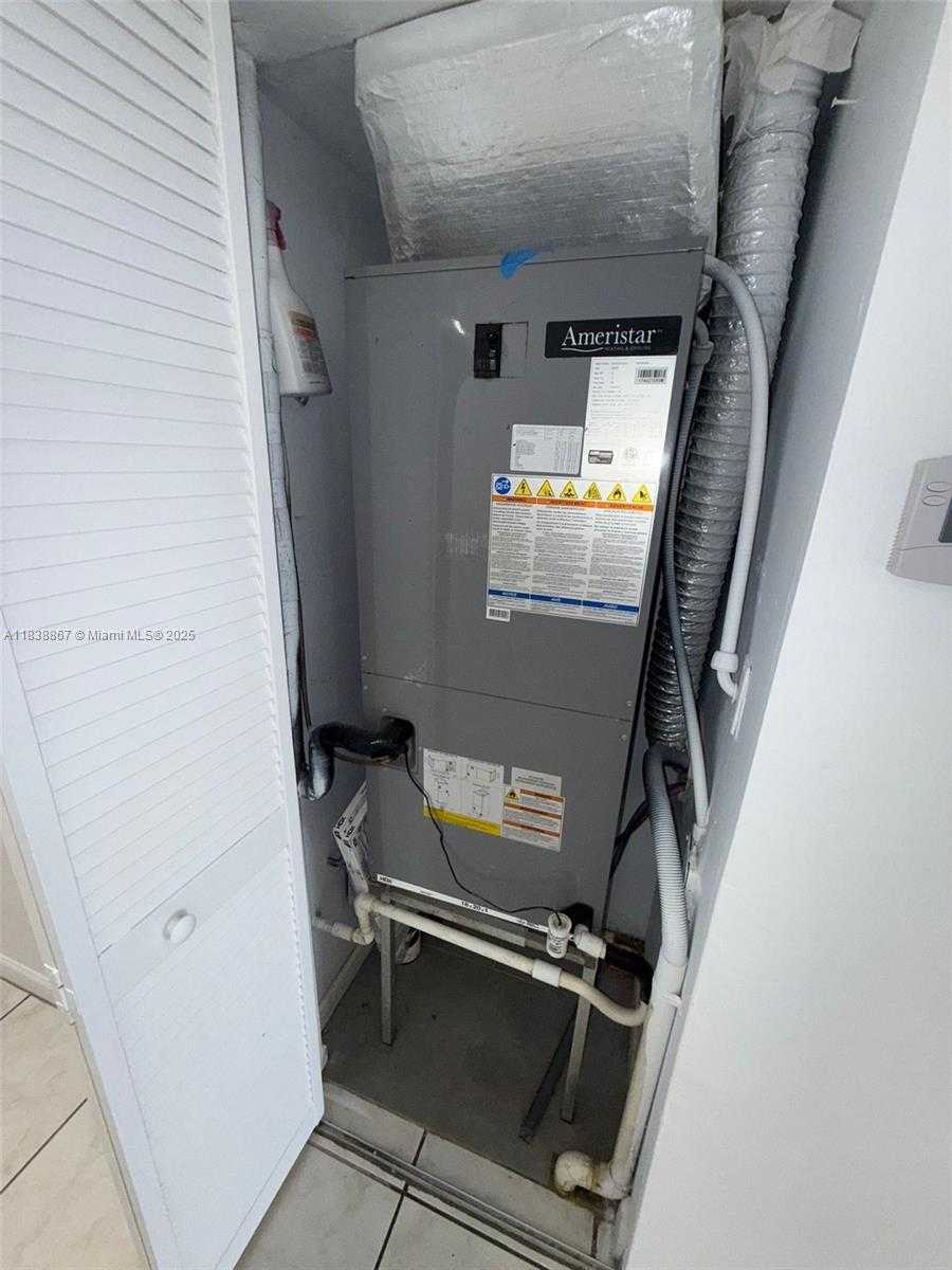 Small Image of 8560 NORTH SHERMAN CIR #105, Miramar Number 12