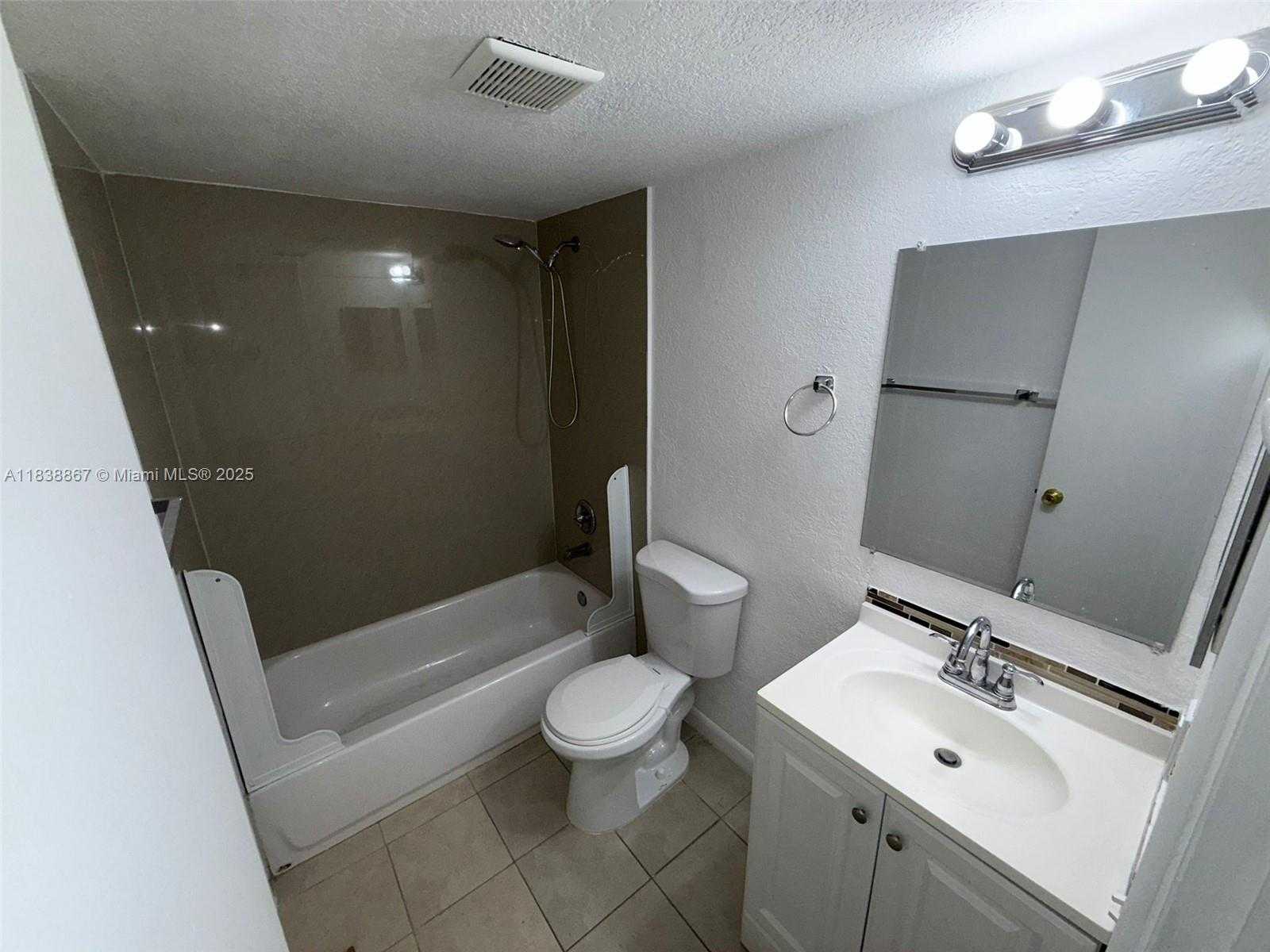 Small Image of 8560 NORTH SHERMAN CIR #105, Miramar Number 13
