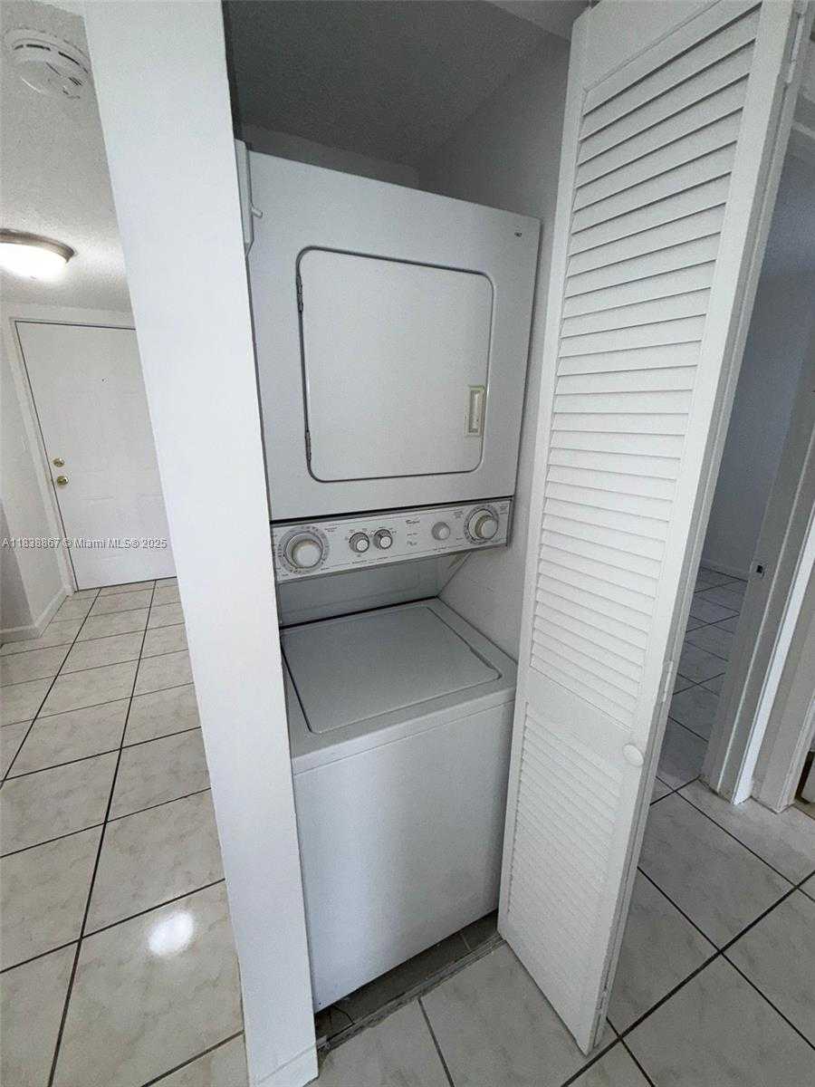 Small Image of 8560 NORTH SHERMAN CIR #105, Miramar Number 14