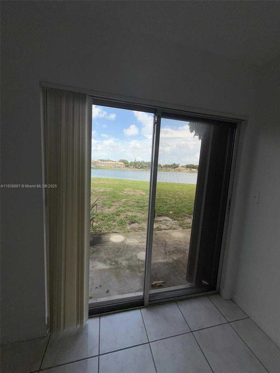 Small Image of 8560 NORTH SHERMAN CIR #105, Miramar Number 3