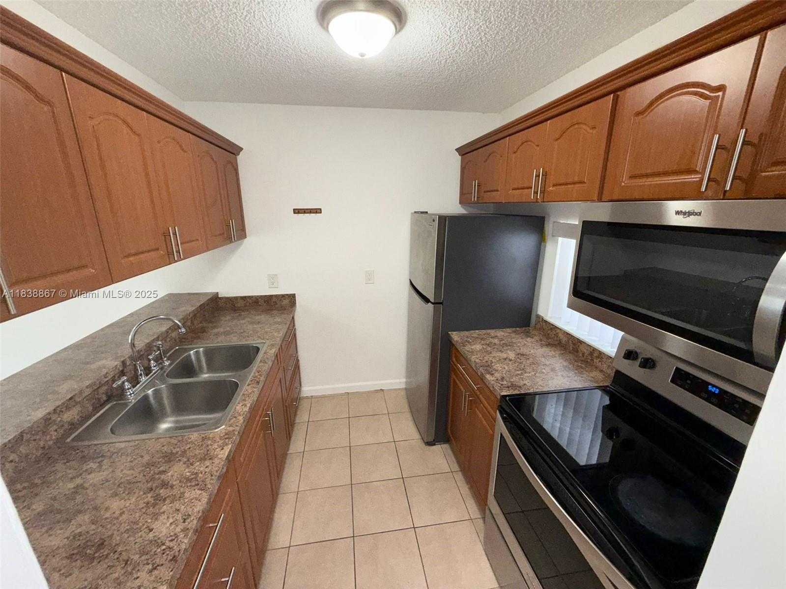 Small Image of 8560 NORTH SHERMAN CIR #105, Miramar Number 5