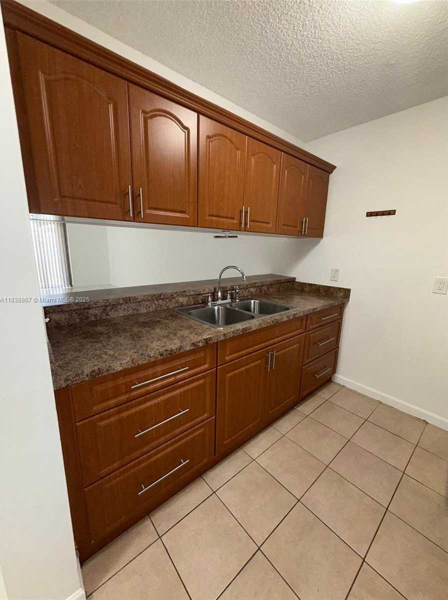 Small Image of 8560 NORTH SHERMAN CIR #105, Miramar Number 7