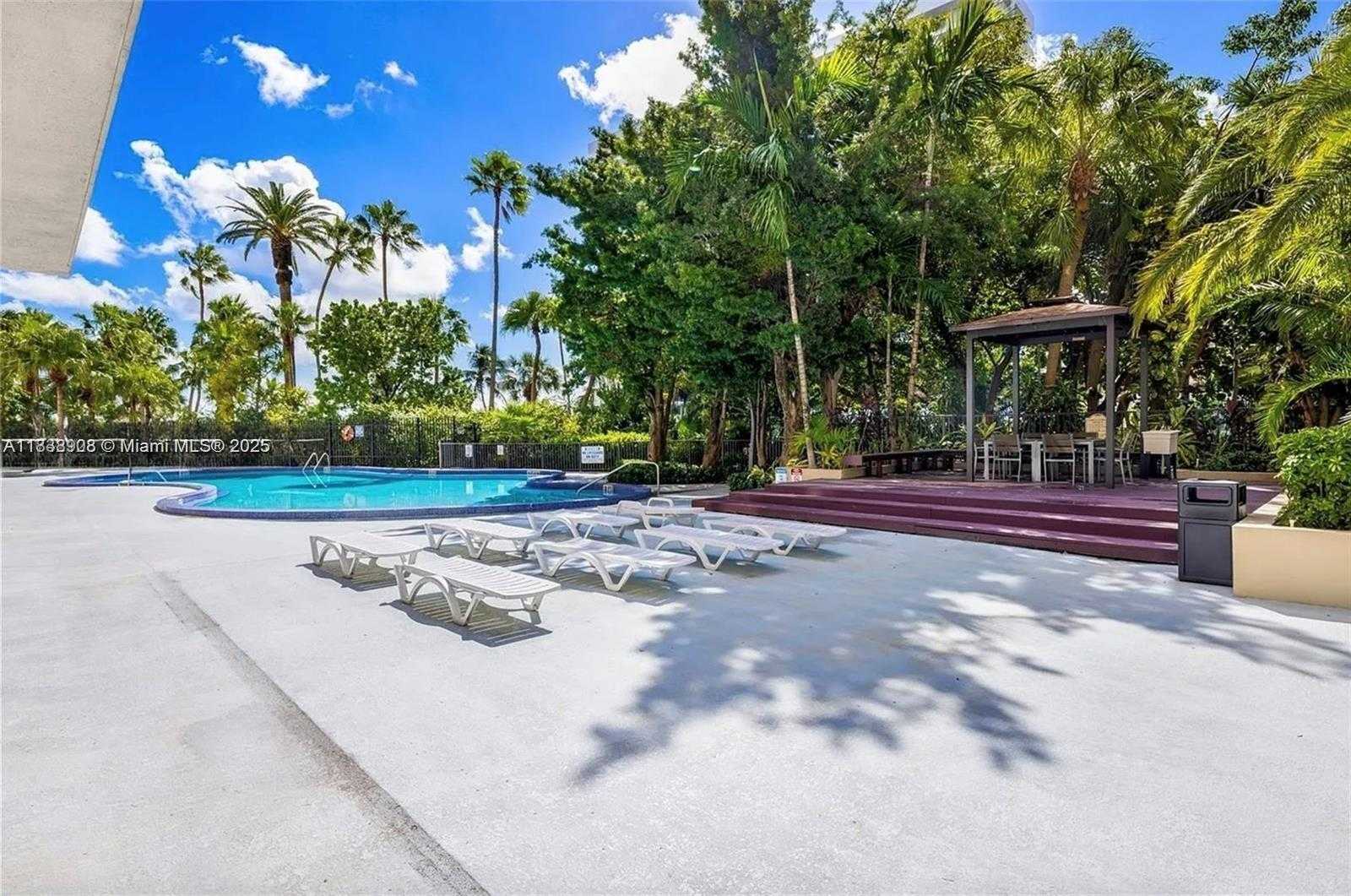 Small Image of 1450 BRICKELL BAY DR #1402, Miami Number 4