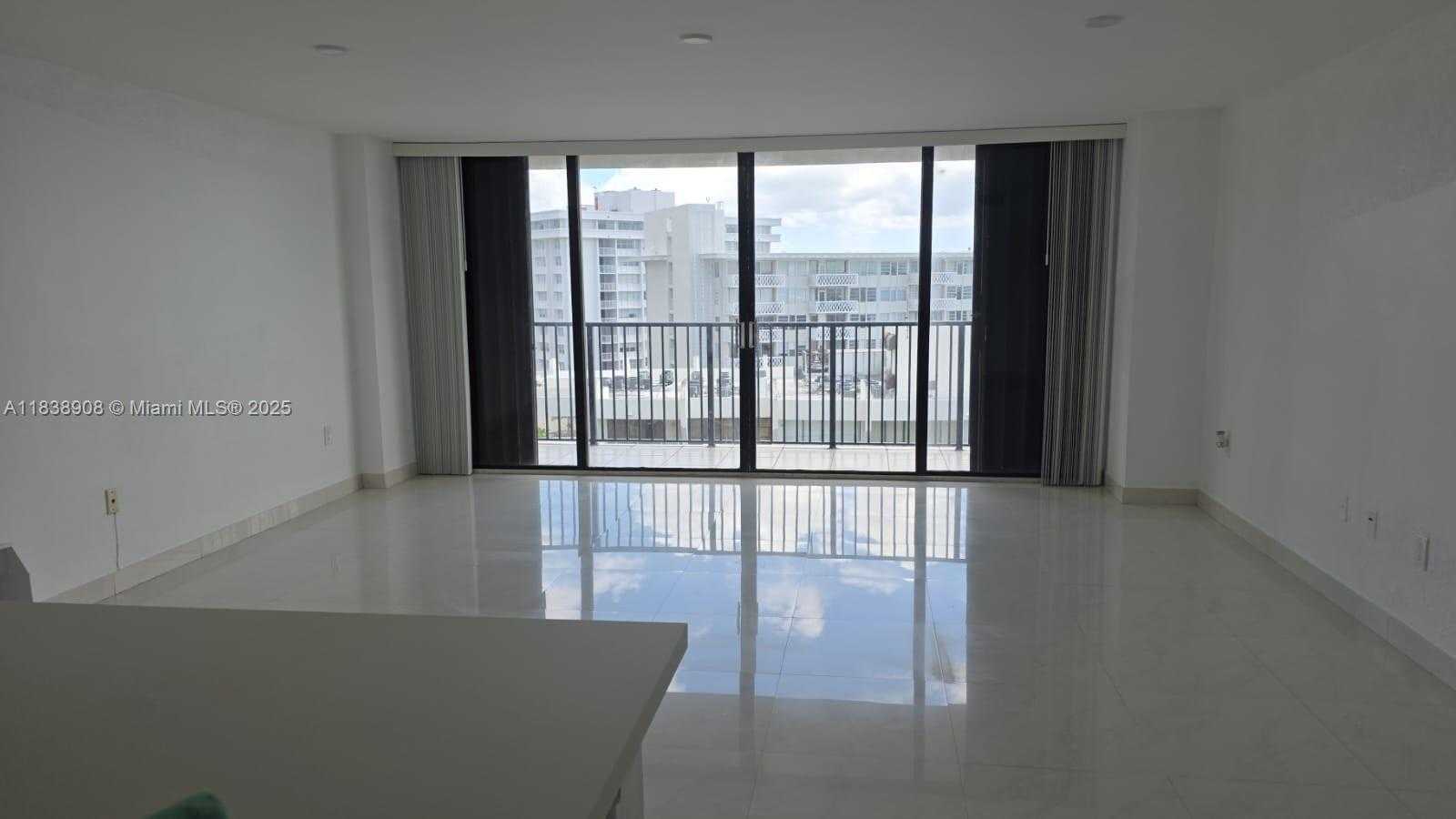 Small Image of 1450 BRICKELL BAY DR #1402, Miami Number 5