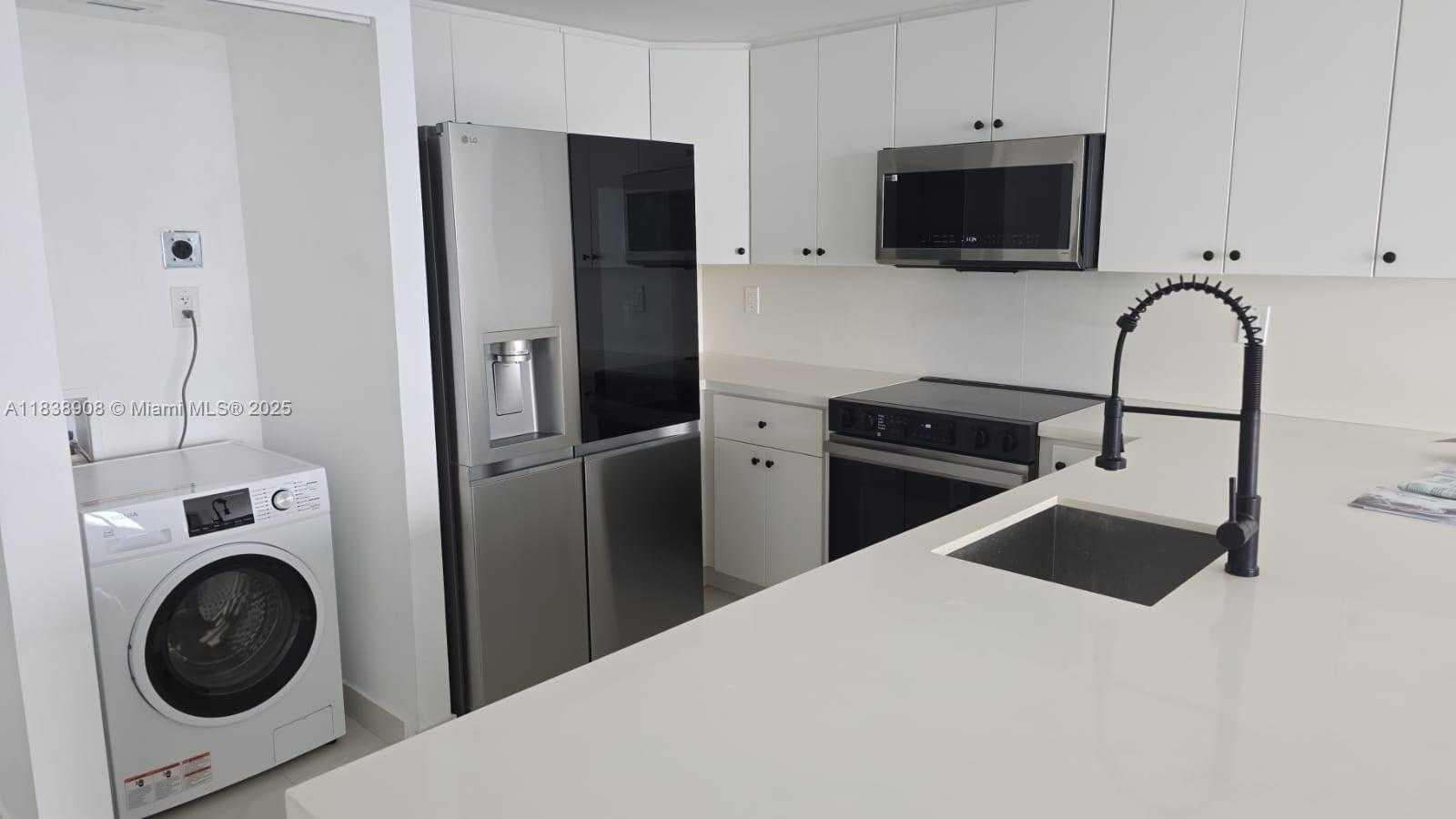Small Image of 1450 BRICKELL BAY DR #1402, Miami Number 6