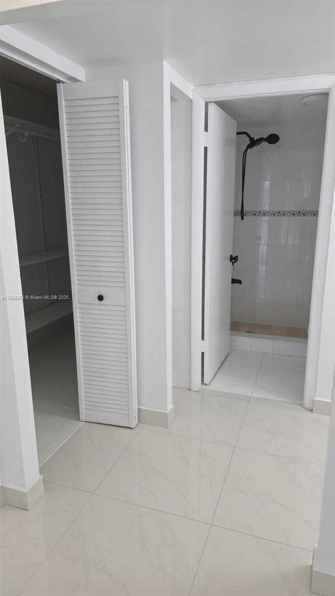 Small Image of 1450 BRICKELL BAY DR #1402, Miami Number 8