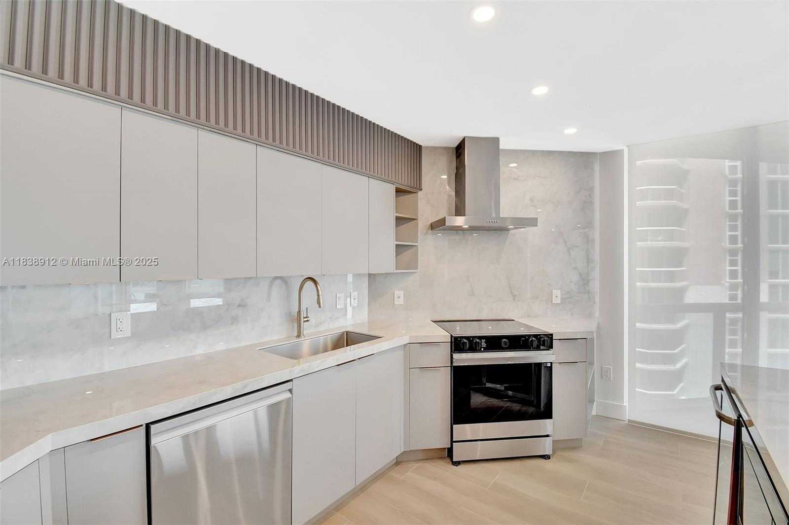 Small Image of 3370 HIDDEN BAY DR #812, Aventura Number 12