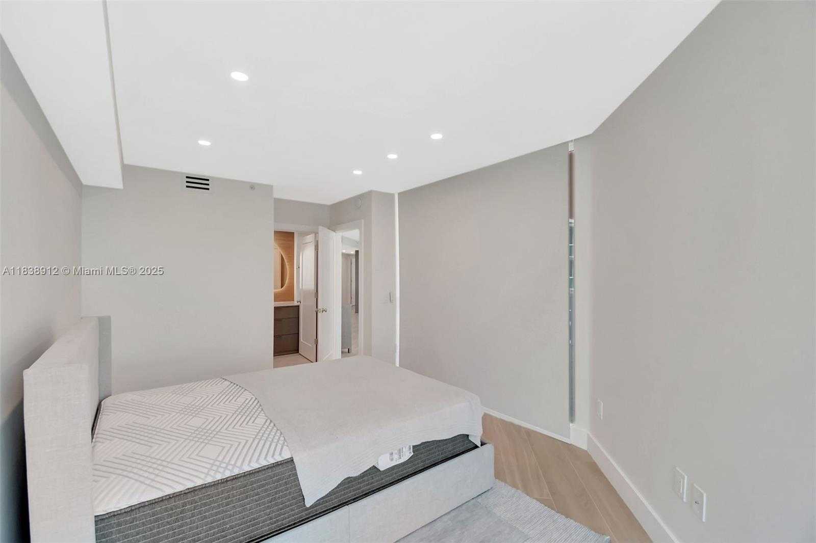 Small Image of 3370 HIDDEN BAY DR #812, Aventura Number 15