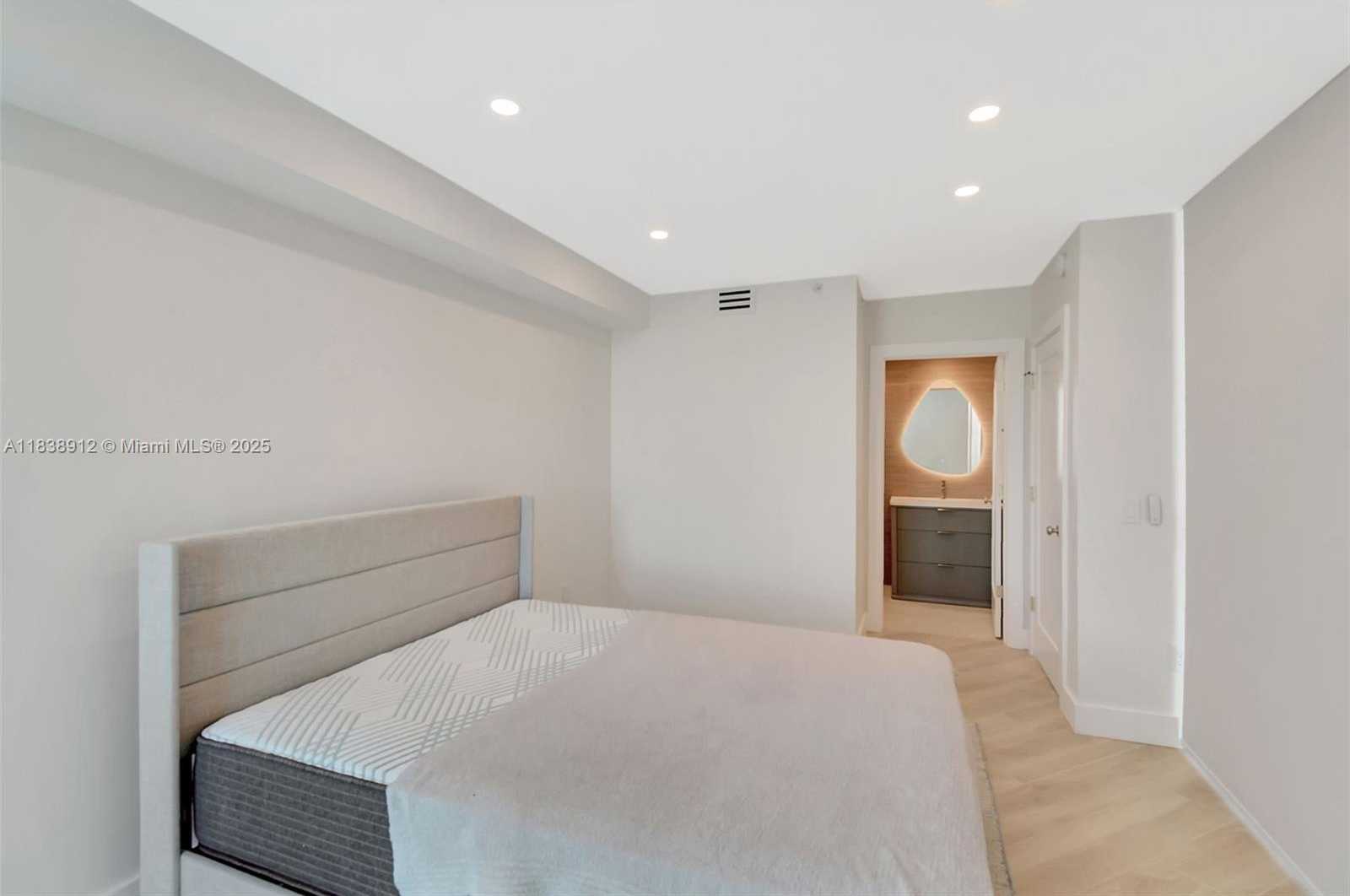 Small Image of 3370 HIDDEN BAY DR #812, Aventura Number 16