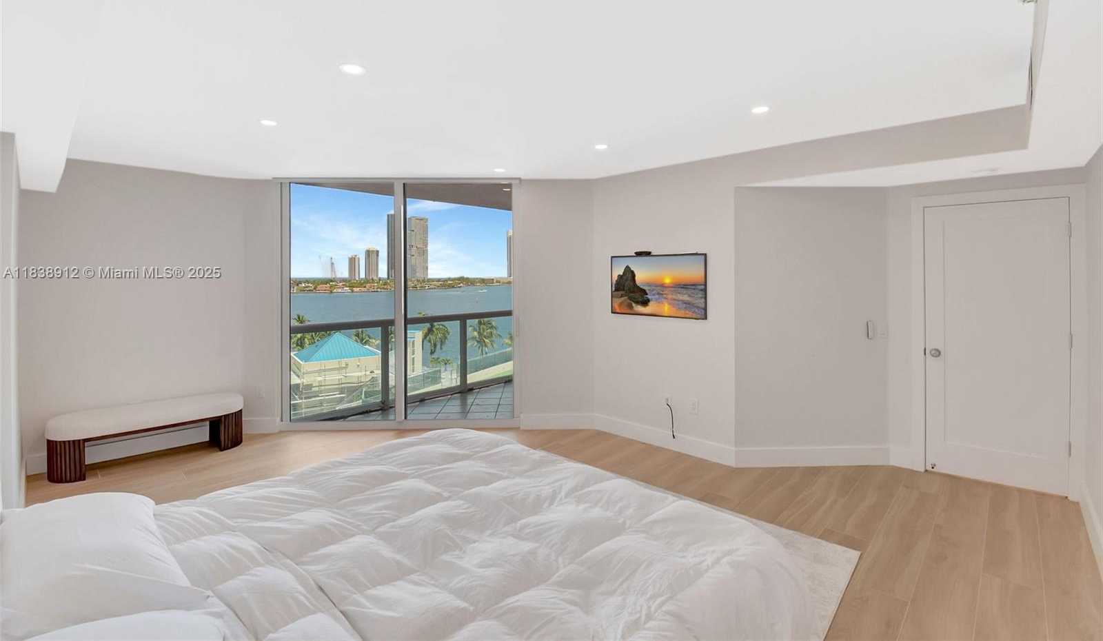 Small Image of 3370 HIDDEN BAY DR #812, Aventura Number 25