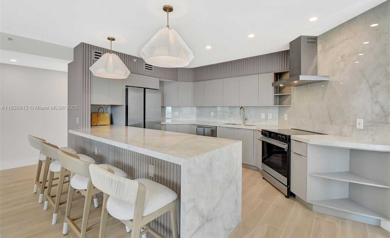 Small Image of 3370 HIDDEN BAY DR #812, Aventura Number 7