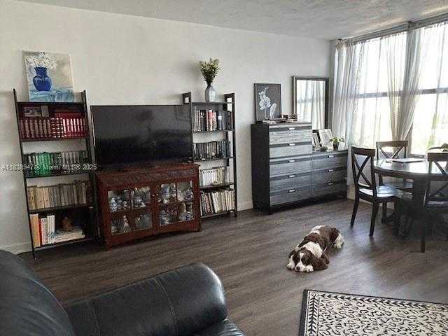 Small Image of 2899 COLLINS AVE #1504, Miami Beach Number 14
