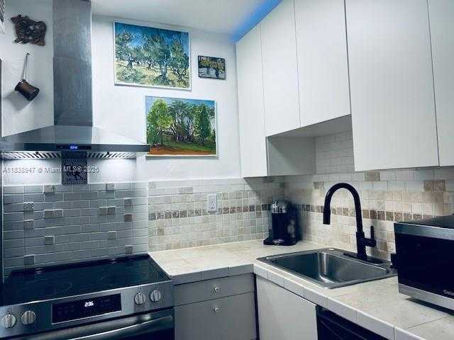 Small Image of 2899 COLLINS AVE #1504, Miami Beach Number 16
