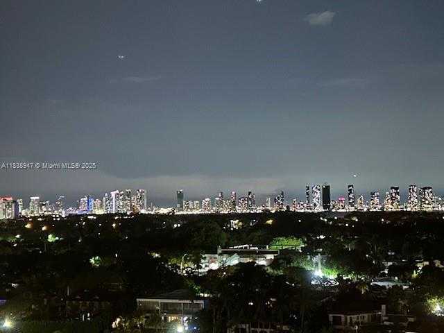 Small Image of 2899 COLLINS AVE #1504, Miami Beach Number 24