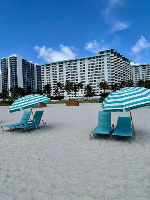 Small Image of 2899 COLLINS AVE #1504, Miami Beach Number 25