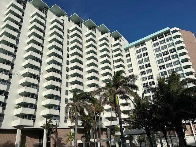 Small Image of 2899 COLLINS AVE #1504, Miami Beach Number 3