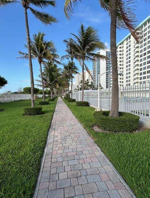 Small Image of 2899 COLLINS AVE #1504, Miami Beach Number 30