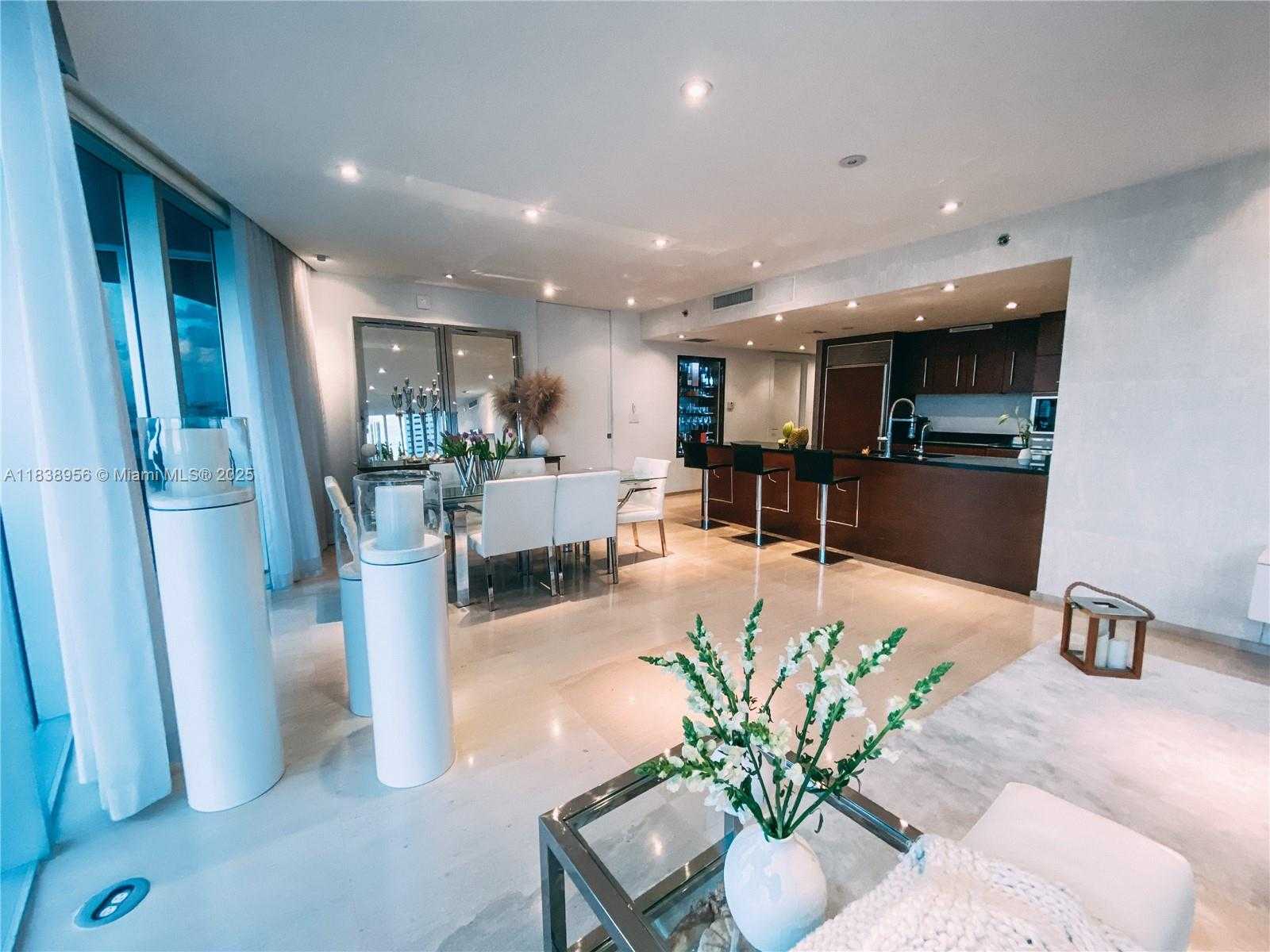 Small Image of 465 BRICKELL AVE #1101, Miami Number 12