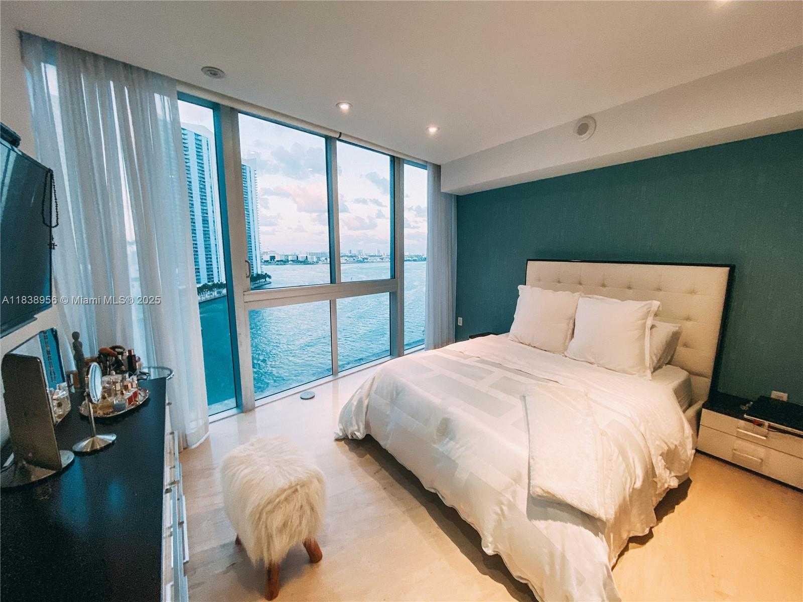 Small Image of 465 BRICKELL AVE #1101, Miami Number 22
