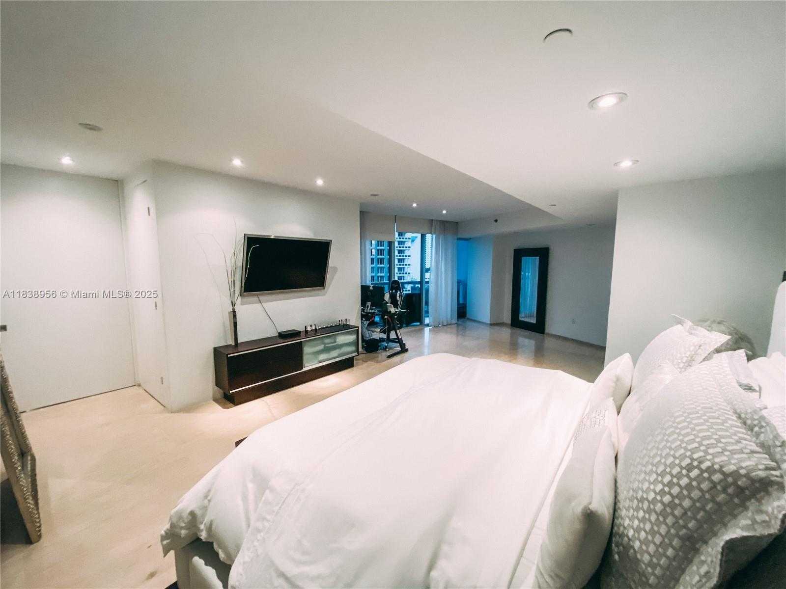 Small Image of 465 BRICKELL AVE #1101, Miami Number 24