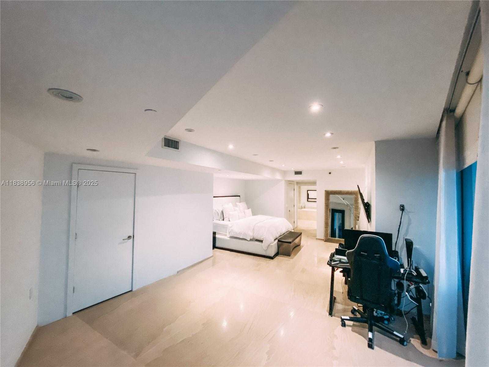 Small Image of 465 BRICKELL AVE #1101, Miami Number 27