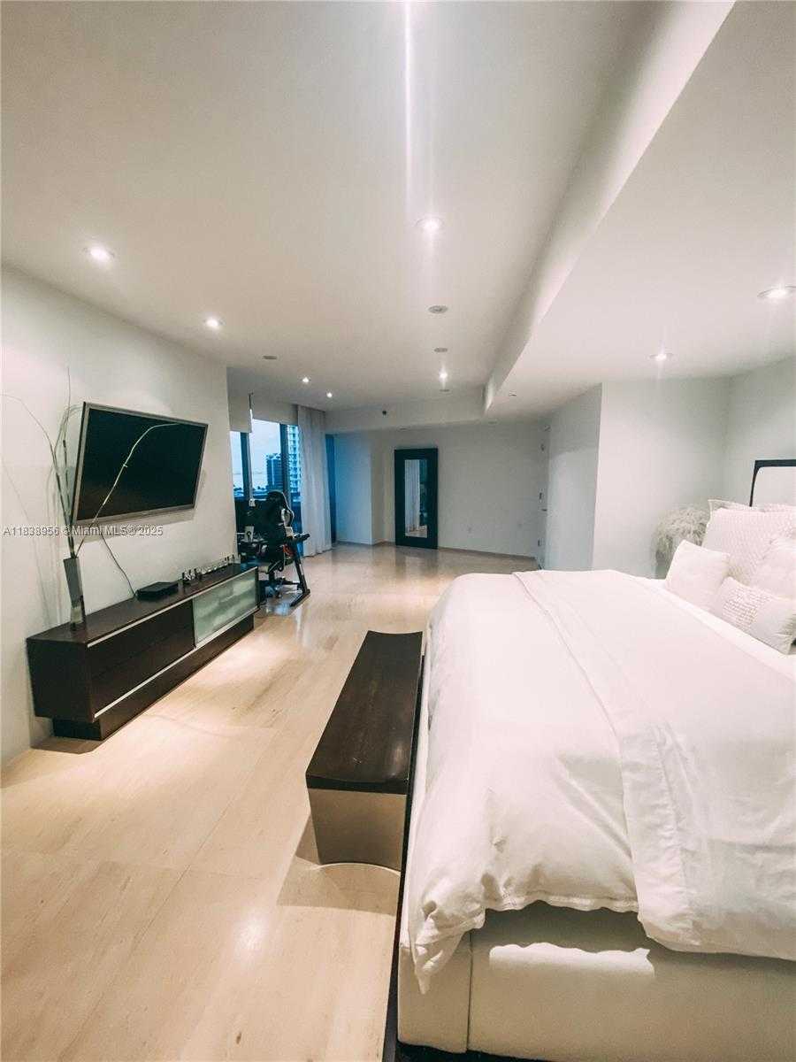 Small Image of 465 BRICKELL AVE #1101, Miami Number 28