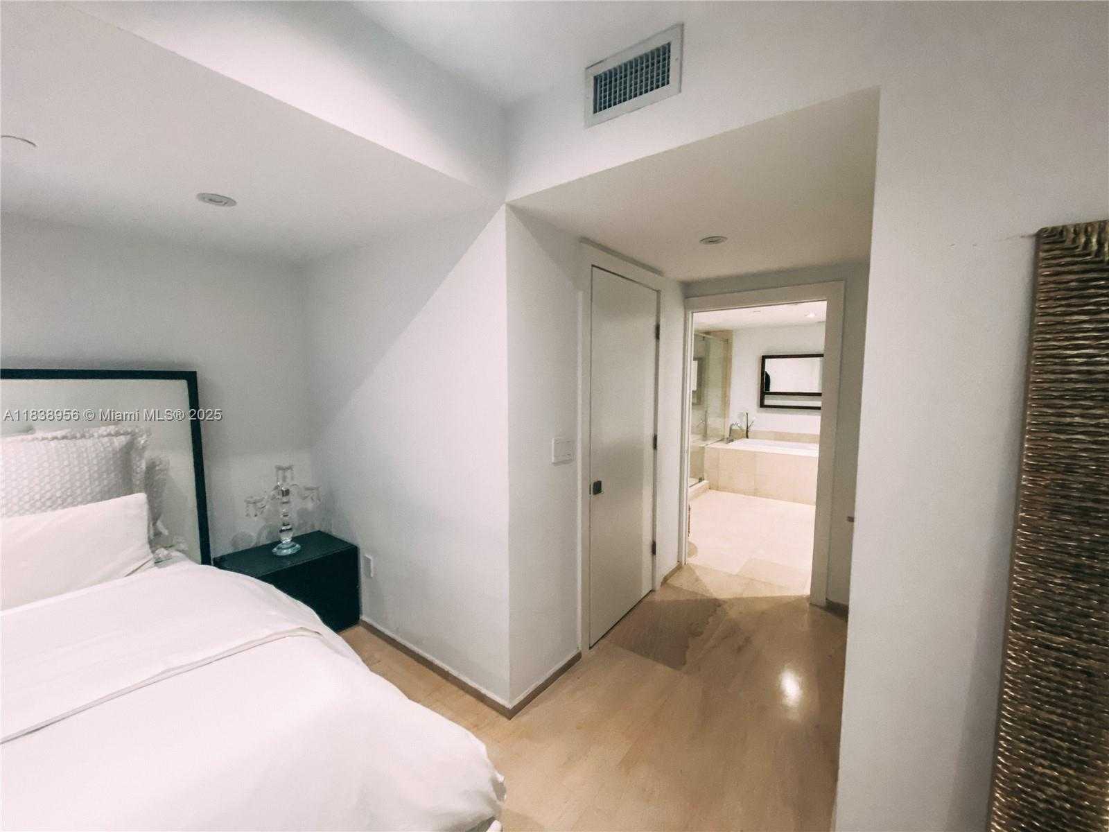 Small Image of 465 BRICKELL AVE #1101, Miami Number 29