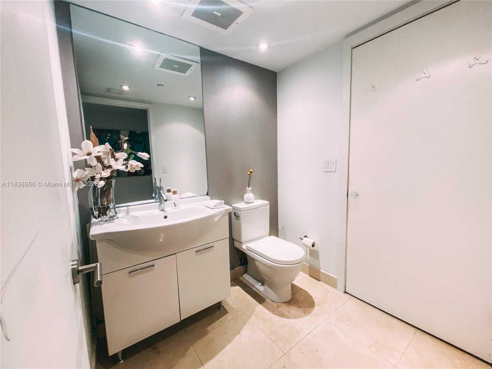 Small Image of 465 BRICKELL AVE #1101, Miami Number 31