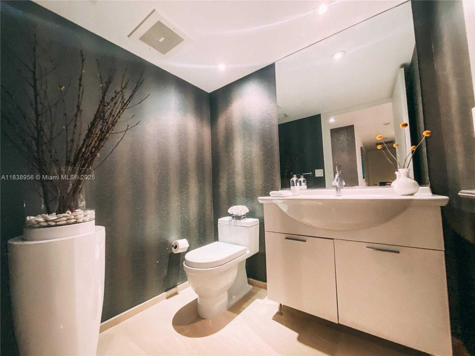 Small Image of 465 BRICKELL AVE #1101, Miami Number 32