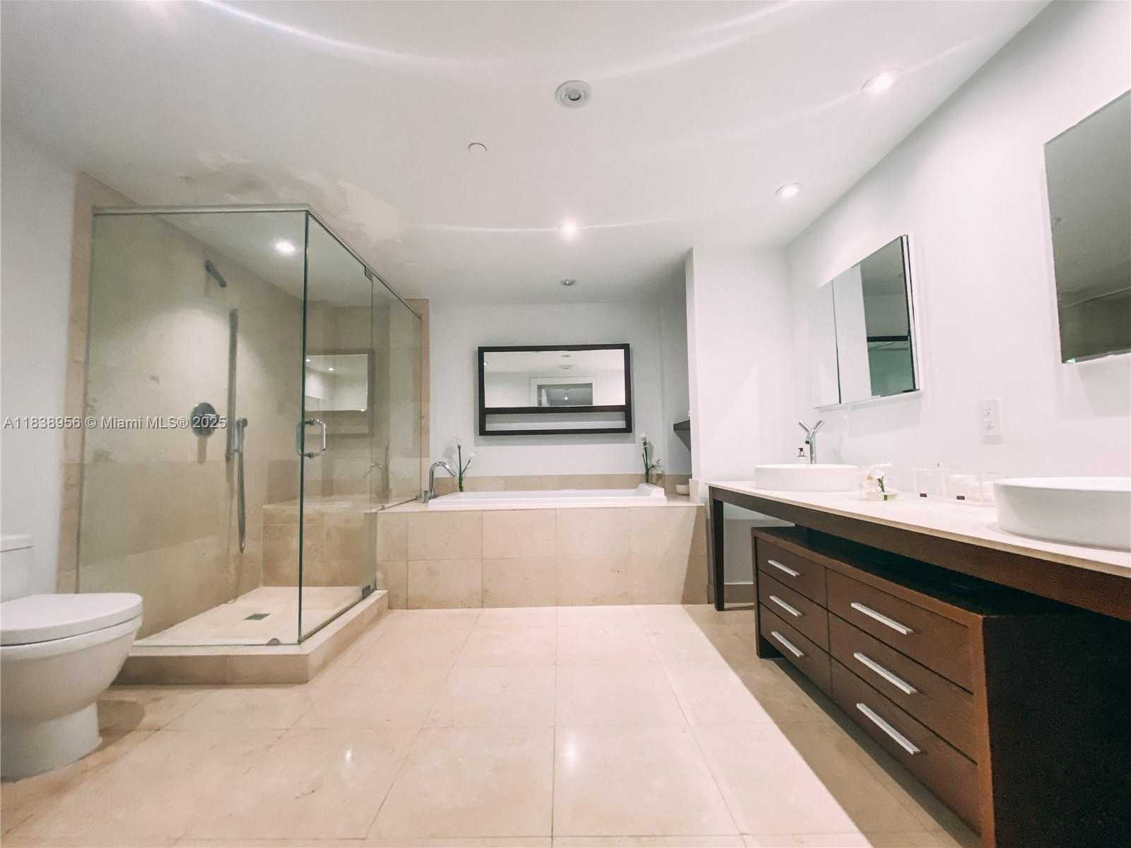 Small Image of 465 BRICKELL AVE #1101, Miami Number 35