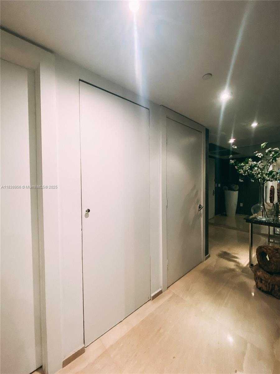 Small Image of 465 BRICKELL AVE #1101, Miami Number 38