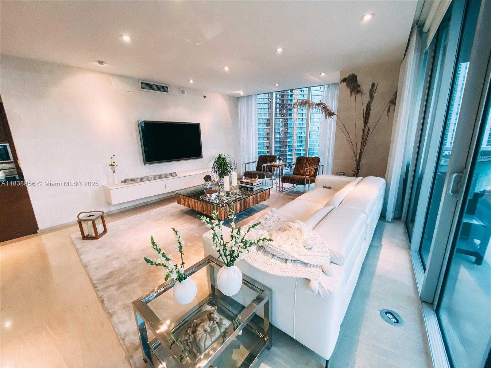 Small Image of 465 BRICKELL AVE #1101, Miami Number 7