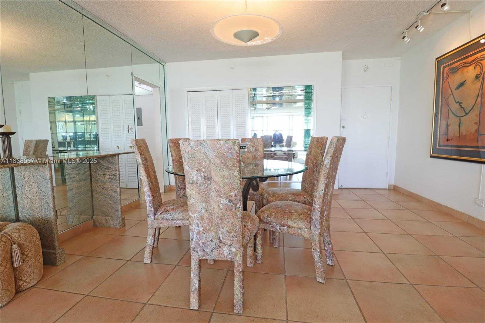 Small Image of 5601 Collins Ave, Miami Beach, FL 33140, USA Number 15