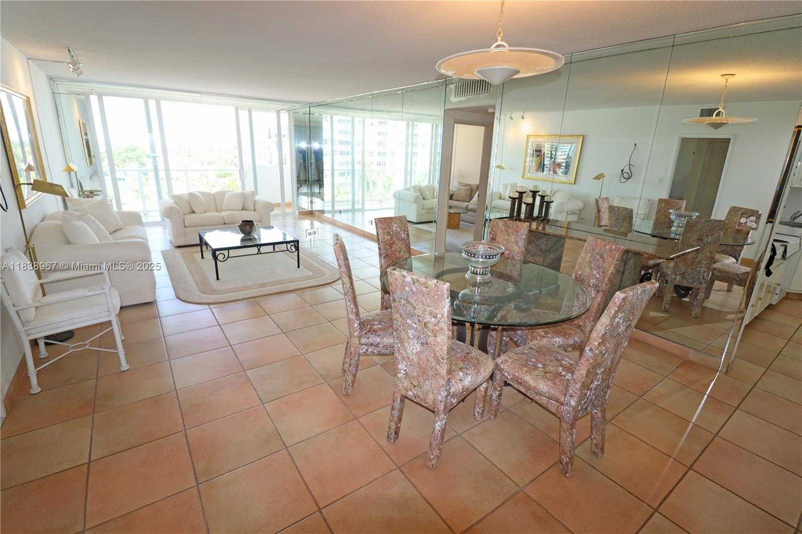 Small Image of 5601 Collins Ave, Miami Beach, FL 33140, USA Number 16