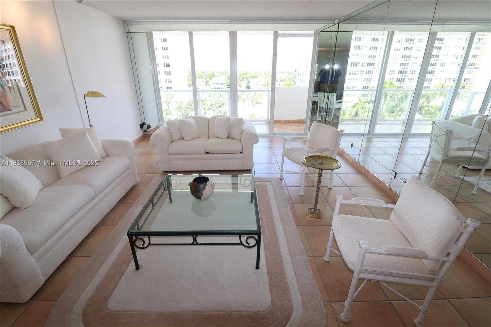 Small Image of 5601 Collins Ave, Miami Beach, FL 33140, USA Number 17
