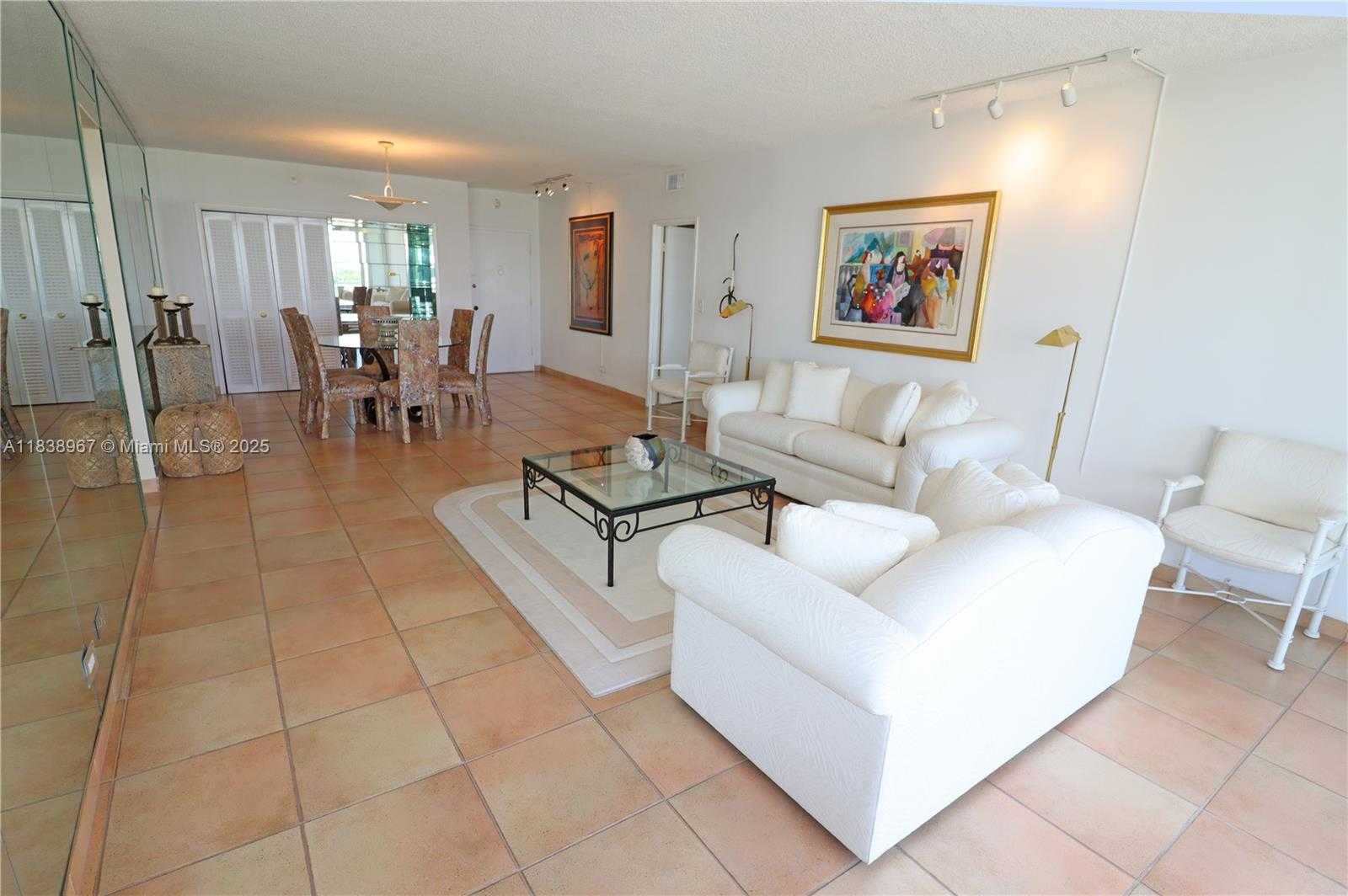 Small Image of 5601 Collins Ave, Miami Beach, FL 33140, USA Number 19