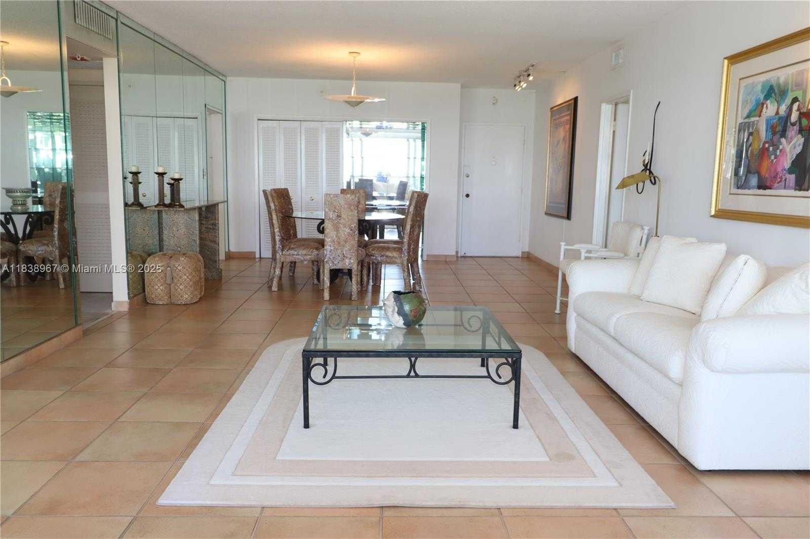 Small Image of 5601 Collins Ave, Miami Beach, FL 33140, USA Number 20